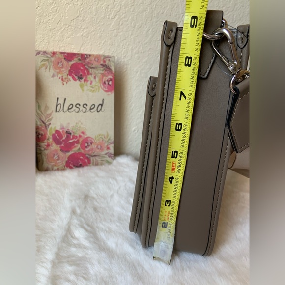 DKNY crossbody - Picture 8 of 10